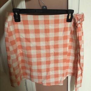 Peach/coral & white plaid skirt
